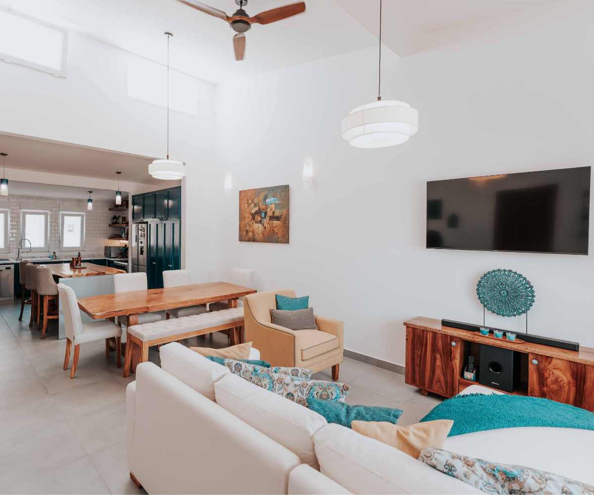 Cómo amueblar un salón alargado sin perder espacio ni luz